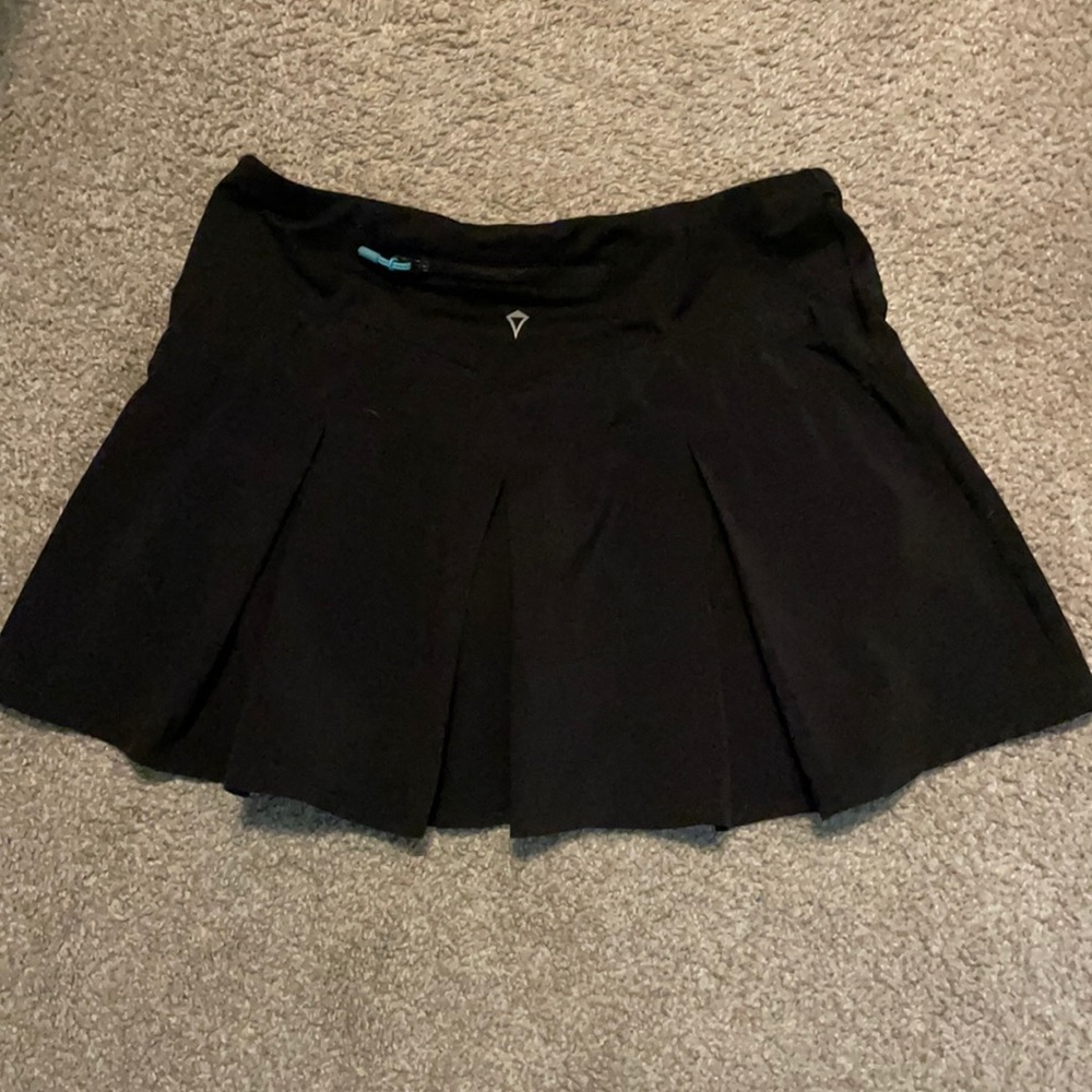 Girls size 12 ivivva skirt. Excellent condition.